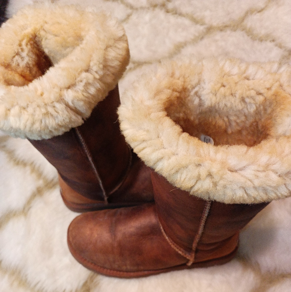 UGGs High Top Roll Over Fur Boots Women's size 7